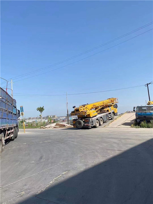 山南市25吨吊车的租赁价格大概是多少？