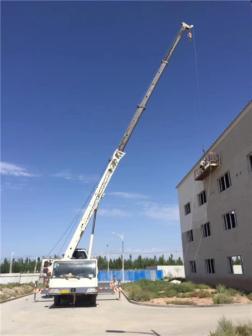 山南市“轻装强干”—— 吊车的 “轻量化臂架” 技术